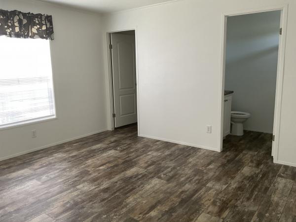 2020 Champion RH2703C7016 Mobile Home