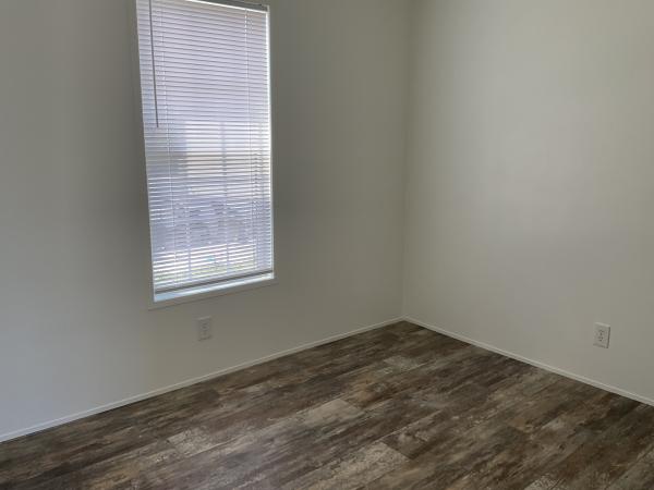 2020 Champion RH2703C7016 Mobile Home