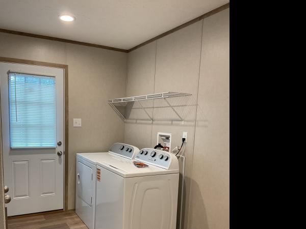 2025 Clayton 34HZN28563A Mobile Home