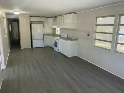 Photo 2 of 26 of home located at 5 Crest Ave Mount Dora, FL 32757