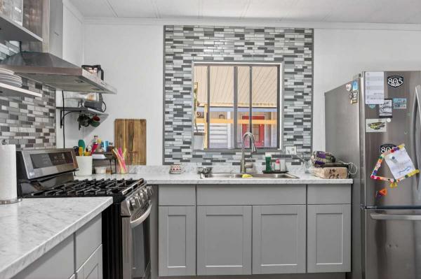 1983 9248 Golden West Homes SB77A7 Manufactured Home