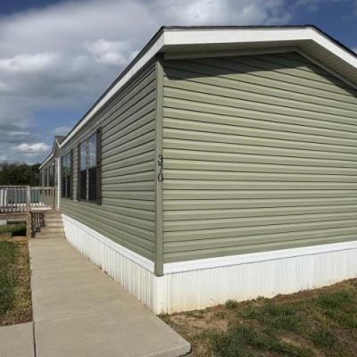 Photo 2 of 21 of home located at 370 Sycamore Loop Campbellsville, KY 42718