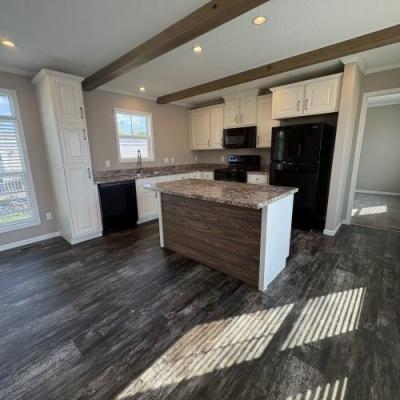 Photo 3 of 21 of home located at 370 Sycamore Loop Campbellsville, KY 42718