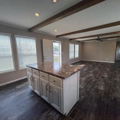 Photo 4 of 21 of home located at 370 Sycamore Loop Campbellsville, KY 42718