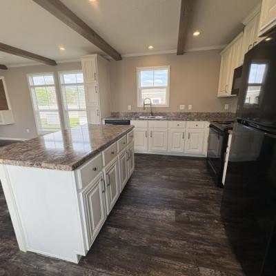 Photo 5 of 21 of home located at 370 Sycamore Loop Campbellsville, KY 42718