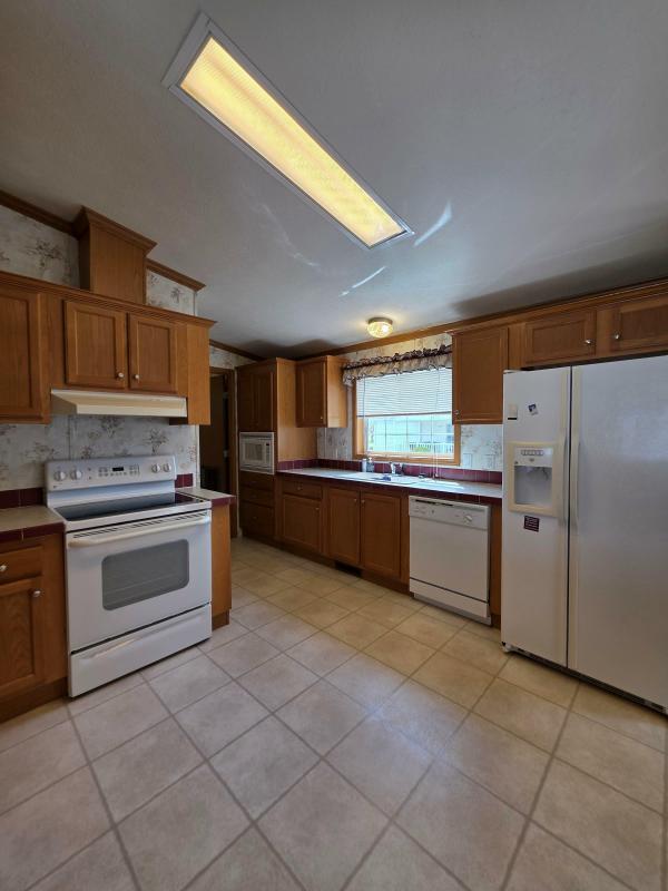 2005 Skyline 143B  Home