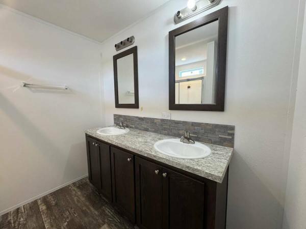 2023 SIG 4523E  Home