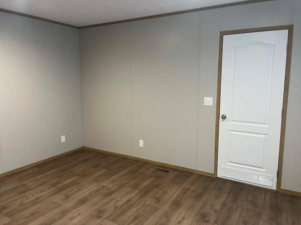 2023 76CEJ16663AH23  Home