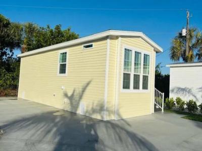 Photo 5 of 20 of home located at 325 Marie Ln, #325 Naples, FL 34104