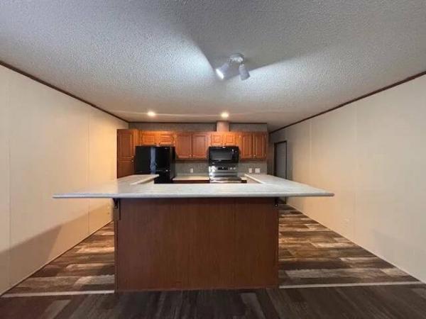 2017 LH168032LF  Home