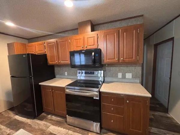 2017 LH168032LF  Home