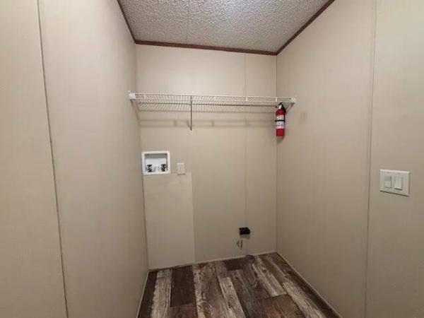 2017 LH168032LF  Home