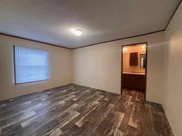 2017 LH168032LF  Home