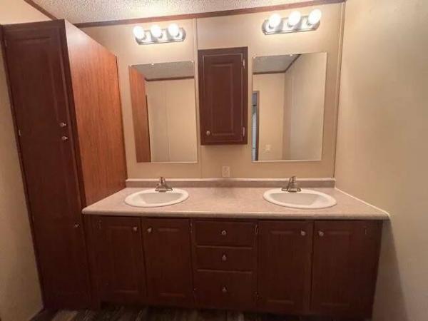 2017 LH168032LF  Home