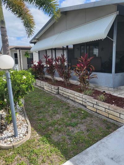 Photo 2 of 22 of home located at 567 Horizon Dr North Fort Myers, FL 33903