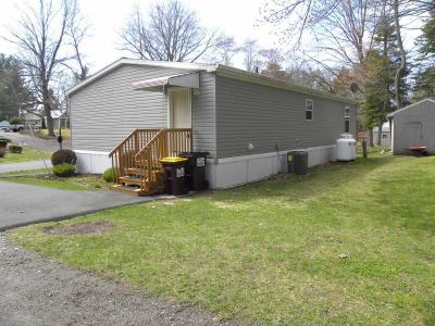 Photo 5 of 26 of home located at 51 Cresent City Mhp Clifton Park, NY 12065