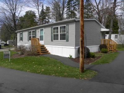 Photo 3 of 26 of home located at 51 Cresent City Mhp Clifton Park, NY 12065