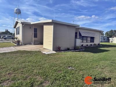 Photo 3 of 21 of home located at 32 Sea Fern Drive Leesburg, FL 34788