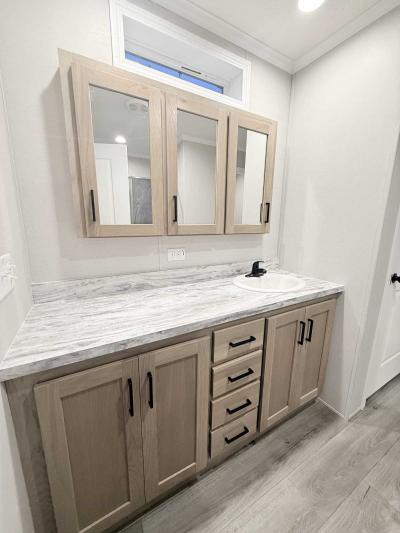 Photo 4 of 49 of home located at 4000 E 134th Street #1129 Chicago, IL 60633