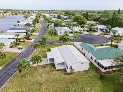 Photo 2 of 8 of home located at 2032 E. Lakeview Drive Sebastian, FL 32958