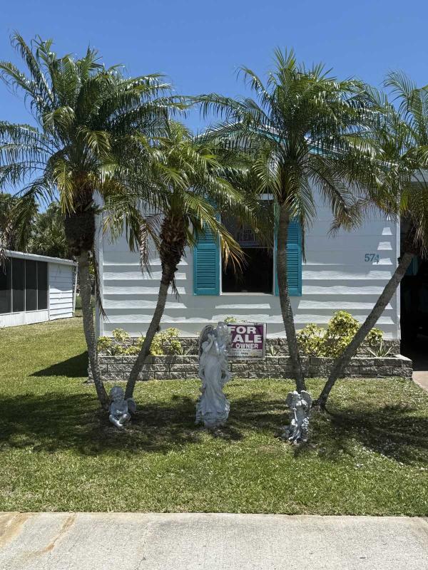 Photo 7 of 2 of home located at 574 Sundrop Circle Ruskin, FL 33570