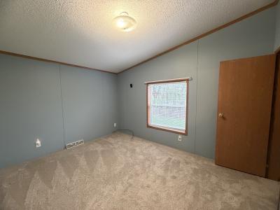 Photo 5 of 11 of home located at 29958 Meadow Lane Gibraltar, MI 48173