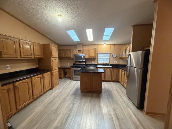 1999 Commodore Mobile Home