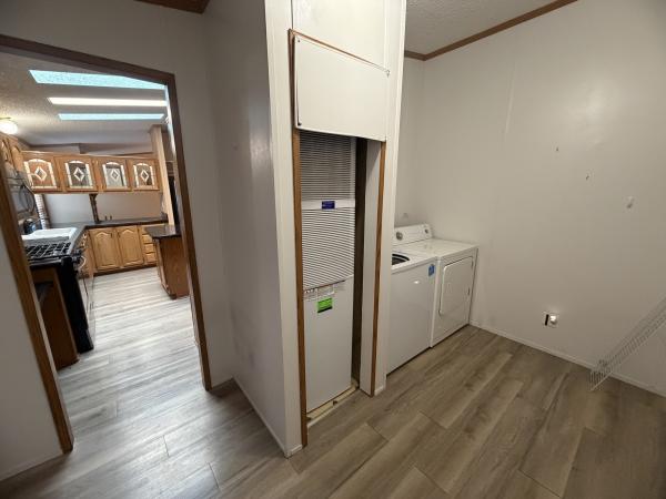 1999 Commodore Mobile Home