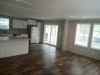 Photo 3 of 11 of home located at 5400 Collins Road, #170 Jacksonville, FL 32244