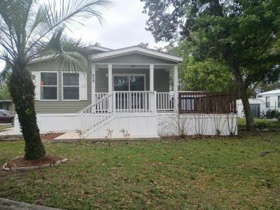 Photo 4 of 11 of home located at 5400 Collins Road, #170 Jacksonville, FL 32244