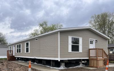 Mobile Home at 221 West Woodside Holland, OH 43528