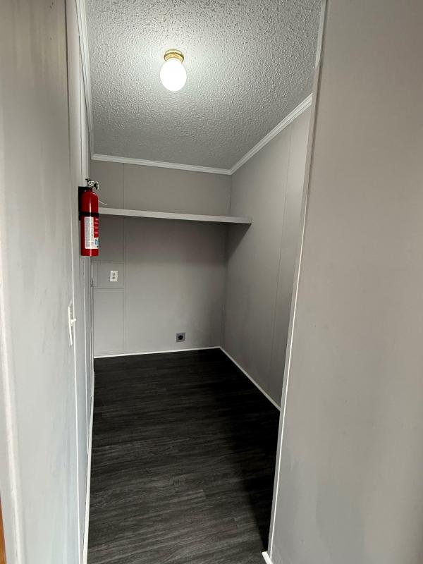 1999 COMMODORE 246  Home