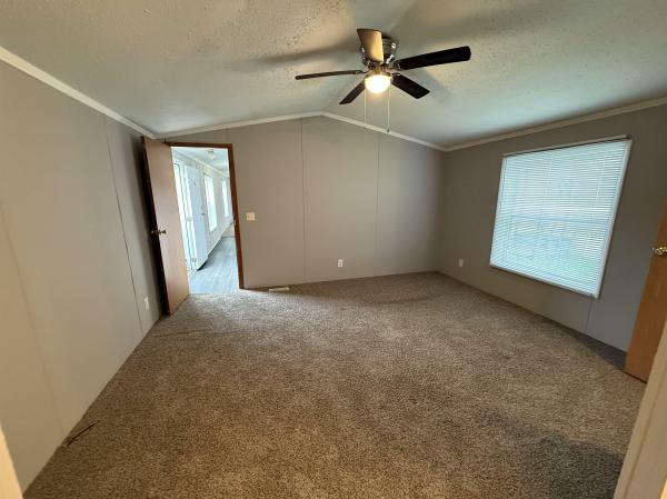 1999 COMMODORE 246  Home