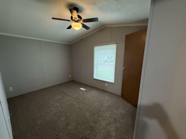 1999 COMMODORE 246  Home