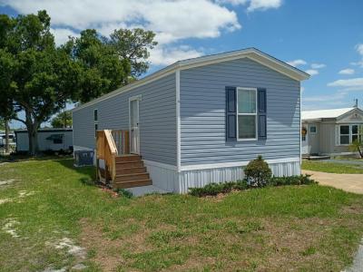 Mobile Home at 10 Center Isle Lake Placid, FL 33852