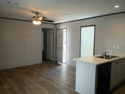 Photo 3 of 10 of home located at 10 Center Isle Lake Placid, FL 33852