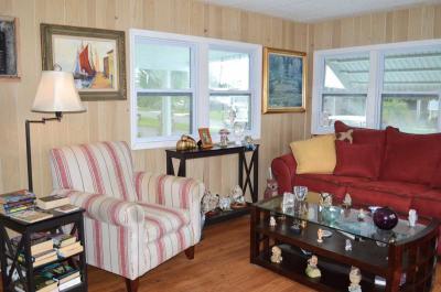 Photo 4 of 18 of home located at 324 Jacaranda Circle Venice, FL 34285