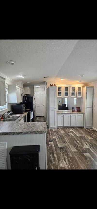 Photo 4 of 8 of home located at 17031 Us Highway 301 Lot 125 Dade City, FL 33523