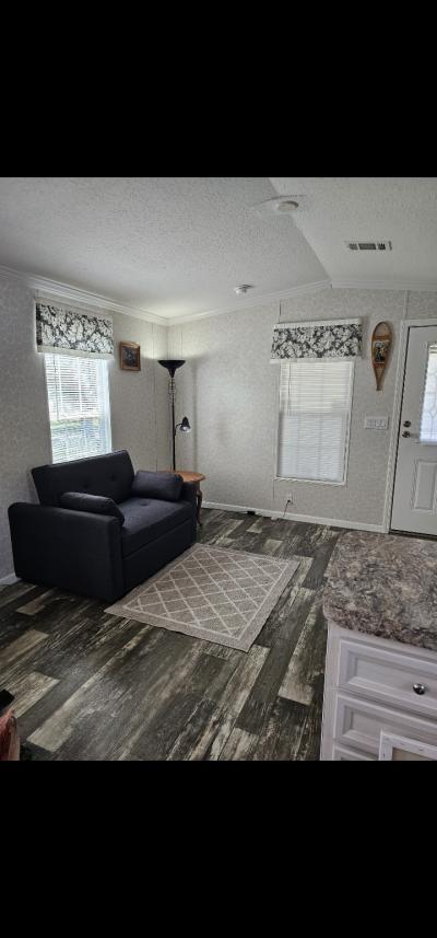 Photo 5 of 8 of home located at 17031 Us Highway 301 Lot 125 Dade City, FL 33523