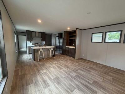 Photo 4 of 15 of home located at 5885 Lavey Ln #90 Baker, LA 70714