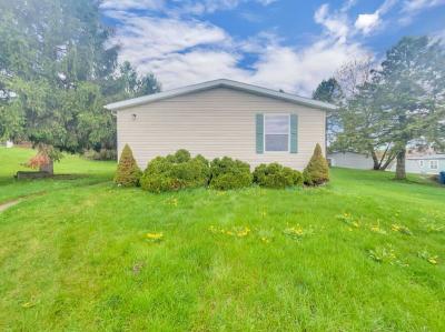 Photo 2 of 31 of home located at 1899 Stafford Court Milford, MI 48381