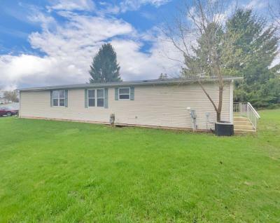 Photo 3 of 31 of home located at 1899 Stafford Court Milford, MI 48381