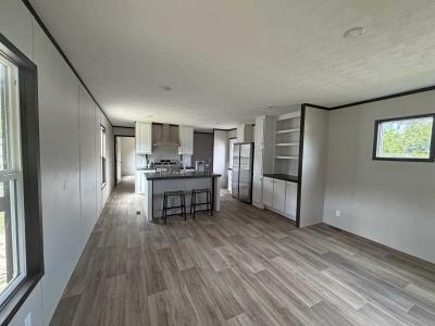 Photo 4 of 15 of home located at 5885 Lavey Lane #94 Baker, LA 70714