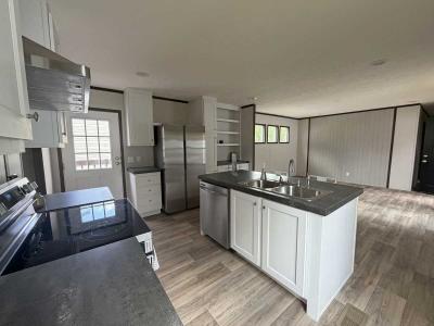 Photo 2 of 15 of home located at 5885 Lavey Lane #91 Baker, LA 70714