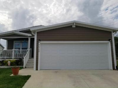 Photo 2 of 20 of home located at 40940 Roselle Loop Zephyrhills, FL 33540