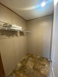 2014 CHAMPION HOME BUILDERS, INC REDMAN 12GRM2856A Mobile Home
