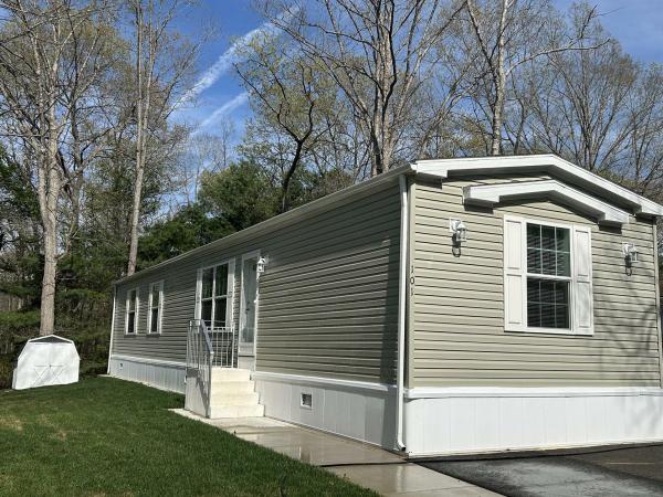 2024 Redman 101 122RENW-1666H22193  Home