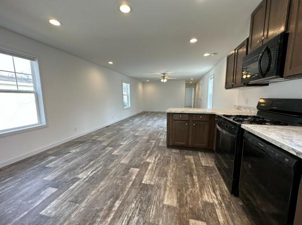 2022 Clayton 81RSH16763E Mobile Home