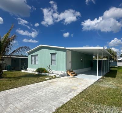 Photo 2 of 9 of home located at 2911 Honeysuckle Run Lane Lot 135 Ruskin, FL 33570