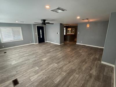 Photo 5 of 20 of home located at 2401 W Southern Ave Lot 201 Tempe, AZ 85282